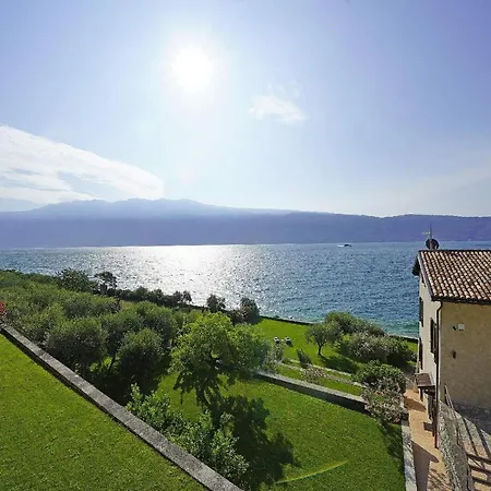 Victoria: Luxury Waterfront With Splendid Views Villa *