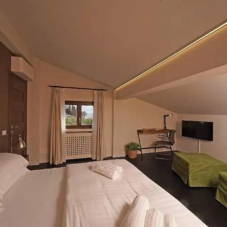 Victoria: Luxury Waterfront With Splendid Views Villa Gargnano